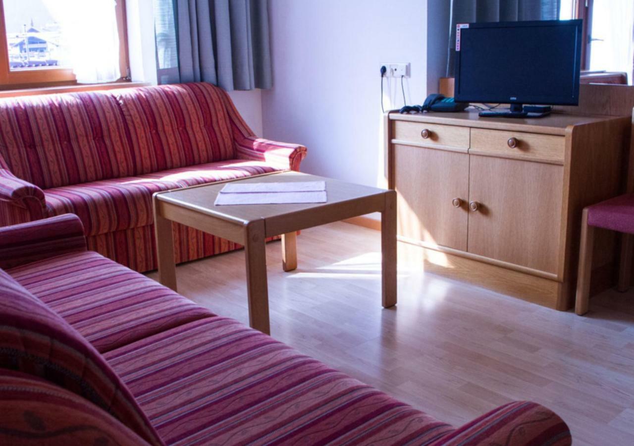 Collina Hotel Garni Nauders Exterior foto